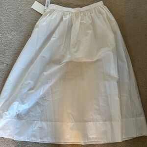 Aritzia white poplin skirt in size small. NWT